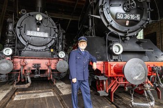 150 Jahre Eisenbahnstrecke Chemnitz–Aue: Warum Eisenbahner neidisch auf die „glorreiche Zeit“ zurückblicken - Axel Schlenkrich vom Eisenbahnmuseum Schwarzenberg bringt am Wochenende historische Loks auf die historische Strecke.