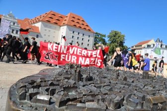 150 Teilnehmer bei "Schicht im Schacht" - Auch am Freiberger Schlossplatz fand eine der mehrminütigen Kundgebungen des Jungen Netzwerkes statt.