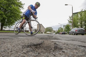 151-mal werden im Landkreis Zwickau fehlende Radwege moniert - Radfahrer sind nicht selten mit schlechten Pisten konfrontiert.