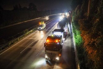 Der Schwerlasttransport auf seiner Fahrt am Samstag