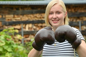 16-Jährige boxt sich durch: Schulabschluss mit 1,0 - Antonia Poscher hat ein besonderes Hobby: Boxen. Seit dieser Woche lebt sie in Norwegen. 