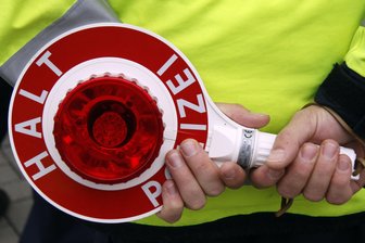 16-Jähriger will zu Freundin und radelt auf Autobahn -