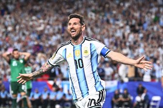 16. Tor bei Fußball-WM: Messi stellt Klose-Rekord ein - Lionel Messi jubelt über einen Dreierpack.