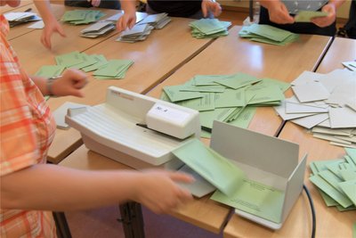Auszählung der Stimmen zur Landtagswahl am 1. September in der Zetkinschule in Freiberg.