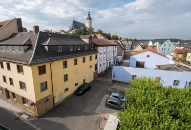 Blick auf das Peniger Brauereigelände. Kommt der Kauf zustande, dann soll der rechte Teil abgerissen werden. Imlinken könnten eine kleine Hausbrauerei und verschiedene andere Einrichtungen entstehen. 