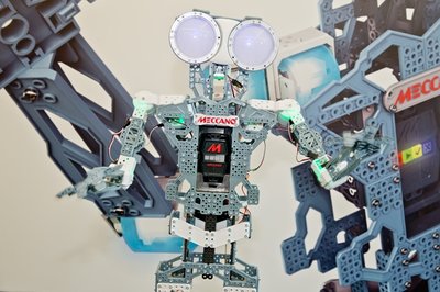 Der interaktive Roboter Meccanoid G15 Ks von Spin Master