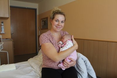 Susanne Leder aus Frankenberg mit ihrer kleinen Tochter Leni Anneliese.