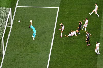Die Partie begann mit einem sportlichen Rückschlag für den Iran.