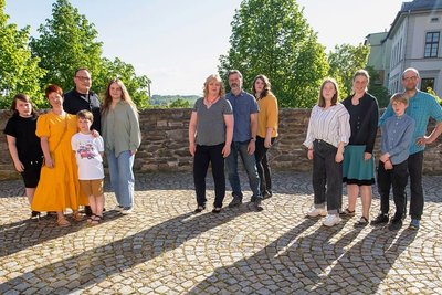 Geehrt für ihre Zivilcourage: Familie Adler, das sind Linus, Marianne, Friedemann, Justus und Luise (von links). Familie Richter: Katja, Danny und Leonie sowie Familie Groh und Felix Bellmann mit Lovis Frida und Alwin. 