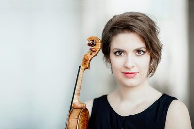 Die 1992 in Bukarest geborene, preisgekrönte Ioana Cristina Goicea kennt nicht die kleinste Vorsicht. Sie fordert von ihrer Guadagnini aus dem Jahr 1761 stets den vollen Ton. 