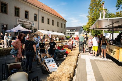 Gute Stimmung herrschte beim Altweibersommer vor dem Kleinwaltersdorfer Bürgerhaus.
