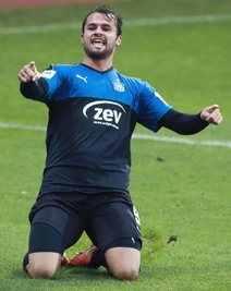 Fabian Eisele jubelt nach seinem Tor im Kölner Südstadion.