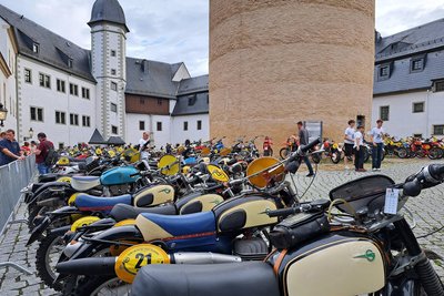 Im Parc Fermé auf Schloss Wildeck werden diesmal noch mehr Motorräder stehen.