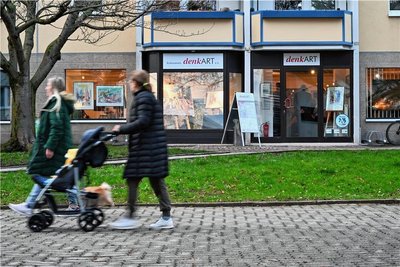 Die Galerie hat eine attraktive Lage in der Fußgängerzone Sonnenstraße. 