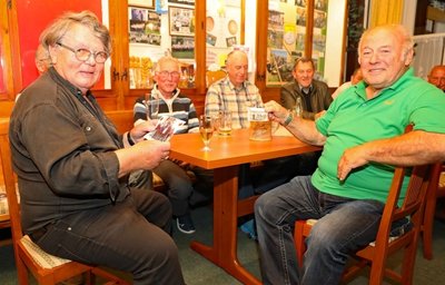Ulrich Böttcher (l.) und Jürgen Schlachte gehörten beim 5:4-Sieg im Finale der DDR-Meisterschaft gegen den FC Karl-Marx-Stadt zu den Torschützen für die Jugend der BSG Motor Werdau. Das ist 60 Jahre her.