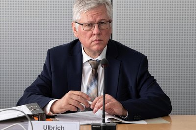 Soll aus Fraktion und Partei ausgeschlossen werden: AfD-Mann Roland Ulbrich, hier bei der Sitzung des damaligen Wahlprüfungsausschusses im Landtag 2019.