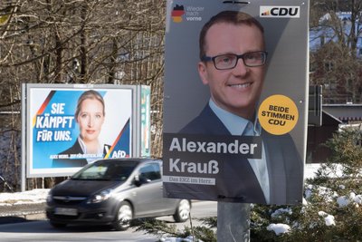 Wenige Tage vor der Bundestagswahl. Es ist die Zeit mit den zahlreichen Wahlplakaten an Straßenlampen, den Großplakaten, Wahlwerbung im TV und Radio sowie Flyern im Briefkasten. Und digital?