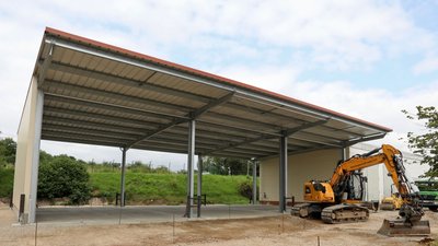 Die Agrargenossenschaft Langenchursdorf hat in eine neue Halle für Kartoffelkisten investiert. 