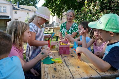 Gabriele Bluhm kann sich dank einer Förderung weiter um Kinder kümmern, die mehr Aufmerksamkeit brauchen.