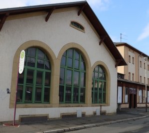 Im linken Teil des Bahnhofsgebäudes befand sich einst auch eine "Mitropa"-Gaststätte. Vor dessen Abriss soll noch eine Party steigen.
