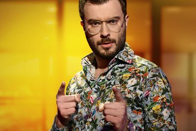 Als Jäger bei der ARD-Vorabendserie "Gefragt – Gejagt" ist Sebastian Klussmann bekannt geworden. Am Samstag ist er in Schneeberg zu Gast.