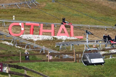An der Allwetter-Rodelbahn gibt es bereits ein großes „OTHAL“-Logo. Die Buchstaben für das Spielgerät auf dem Gipfel des Fichtelbergs sollen noch größer ausfallen. Ein Baubeginn steht allerdings noch nicht fest.