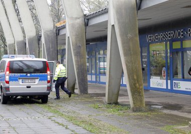 Ein Toter ist am Montagnachmittag am Busbahnhof in Chemnitz gefunden worden.
