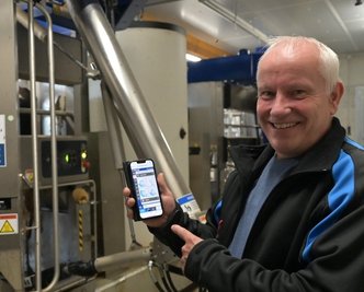 Bernd Schmitt, der Vorstandsvorsitzende der Agrargenossenschaft Lößnitz-Stollberg, in der neuen Milchviehanlage in Beutha. 