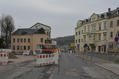 Die Baustelle auf der Auerbacher Straße in Kirchberg hat Auswirkungen auf den Fahrplan der Linie 136.