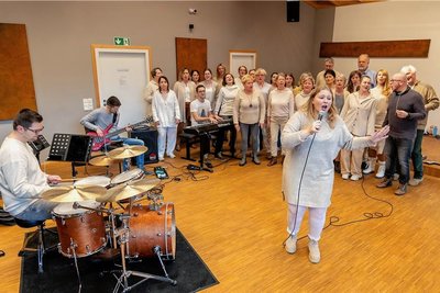 Akvile Kalinaite-Kaufmann leitet seit zwei Jahren den A.K. Voices Gospelchor in Rodewisch. Nun steht der erste Heim-Auftritt an. 