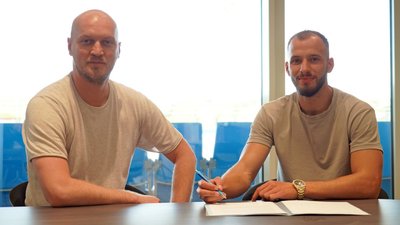 Sportdirektor Armin Causevic (links) mit Neuzugang Adis Omerbasic.