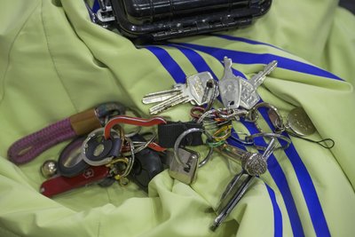 Der Schlüsselbund ist der Schlüsselbund eines Menschen, der auf alles vorbereitet ist. Die Anhänger: Klapplöffel, Klappgabel, Schweizer Taschenmesser.
