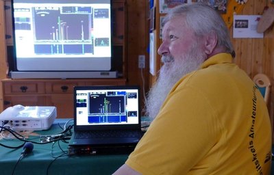 Unter dem Rufzeichen DN1HSC, der für die Börnichener Ausbildungsstation gilt, stellte Harald Schönwitz Kontakt in die Polarstation her.