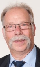 Hans-Ulrich Sander ist beim Tüv Rheinland Sicherheitsexperte für Kraftfahrzeuge. Der 64-Jährige hat 36 Jahre lang als Sachverständiger gearbeitet. Der Tüv Rheinland ist eine breit aufgestellte Prüforganisation. Er bietet Prüf-, Zertifizierungs- und Beratungsleistungen für viele Wirtschaftszweige an.