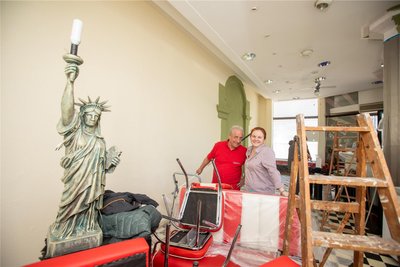 Osteuropa statt Amerika heißt es jetzt in der Plauener Herrenstraße 20. Vasyl Ischenko hilft, die Räume umzugestalten.