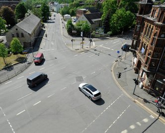 Fahrbahnen der kreuzenden Dammstein- und Fedor-Flinzer-Straße 