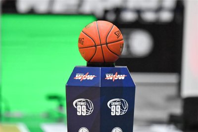 Am Donnerstabend sollte der Ball in Wolmirstedt in die Körbe fliegen. Doch das Testspiel zwischen den EWE Baskets Oldenburg und den Niners Chemnitz wurde abgesagt.
