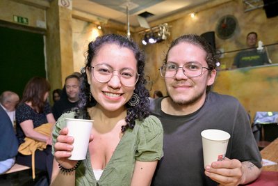 Gut gelaunt beim Wissenschaftsabend im Club: Jenny Lopez und Alejandro Guzman aus Kolumbien.
