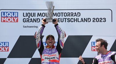 Doppelsieg: Jorge Martin feiert auf dem Sachsenring.