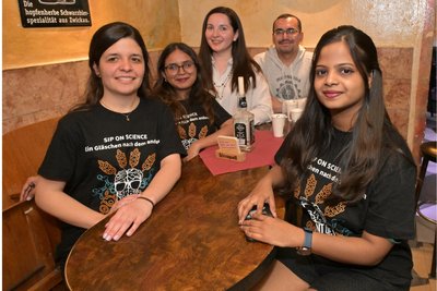 Das Organisationsteam des Festivals: Maria Baptista Theuerkauf, Aishwarya Venkatesan Balaji, Deniz Cersil, Azamat Davletberdin, Shubha Mahesh (v. l.).