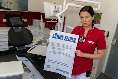 Dr. Jana Weigelt kann die Protestaktion der KZBV „Zähne zeigen“ voll unterschreiben. Selbst musste sie ihr Budget überschreiten - und zahlt nun drauf. Patienten werden bei ihr trotzdem weiterbehandelt, ungeachtet der Zahnerkrankung und der Krankenkassen-Zugehörigkeit.