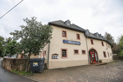 Sieben Jahre hat Simon Wetzel als Kind in der Wetzelmühle gelebt. Nun hat er sich dort mit seinem Cateringunternehmen eingerichtet.