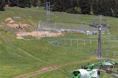 Die Arbeiten am Alpine Coaster laufen. Laut Geschäftsführung ist die Inbetriebnahme nun Mitte Juli geplant.