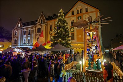 Reger Andrang herrschte an allen Tagen des Meeraner Weihnachtsmarktes.