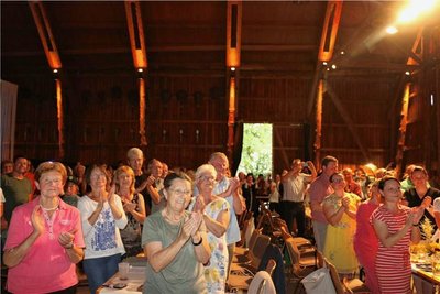 Die Anwesenden in der Festspielscheune applaudierten herzlich.
