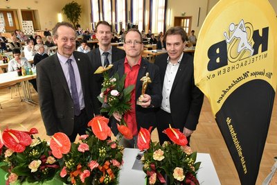 Ein Sport-Oskar ging an Frank Hoffmann, Vorsitzender des Sächsischen Kanusportvereins Mittweida (2.v.r.). Volker Dietzmann (links), Thomas Kranz und OB Ralf Schreiber (rechts) gratulierten.