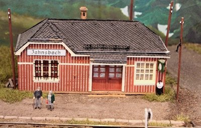 Auch das Jahnsbacher Empfangsgebäude wurde auf der Anlage des Modellbauclubs Jahnsbach nachgebildet. 