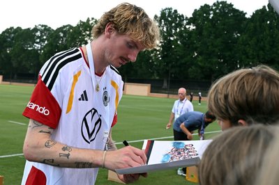 Nick Woltemade ist bei den Fans der DFB-Elf sehr beliebt. 