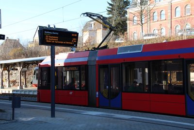 Eine City-Bahn am Haltepunkt in Stollberg.
