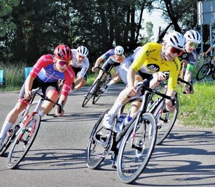 Gabriel Kuchinke (l.) vom Berthold-Radteam Hainichen belegte in der Gesamtwertung der 42. Oderrundfahrt in der Region Frankfurt/Oder den 6. Platz. Die Grundlage war ein gutes Zeitfahren. 